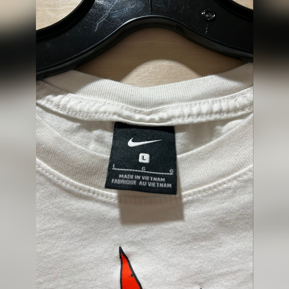 Nike Basketball White Graphic Tee - Picture 3 of 6